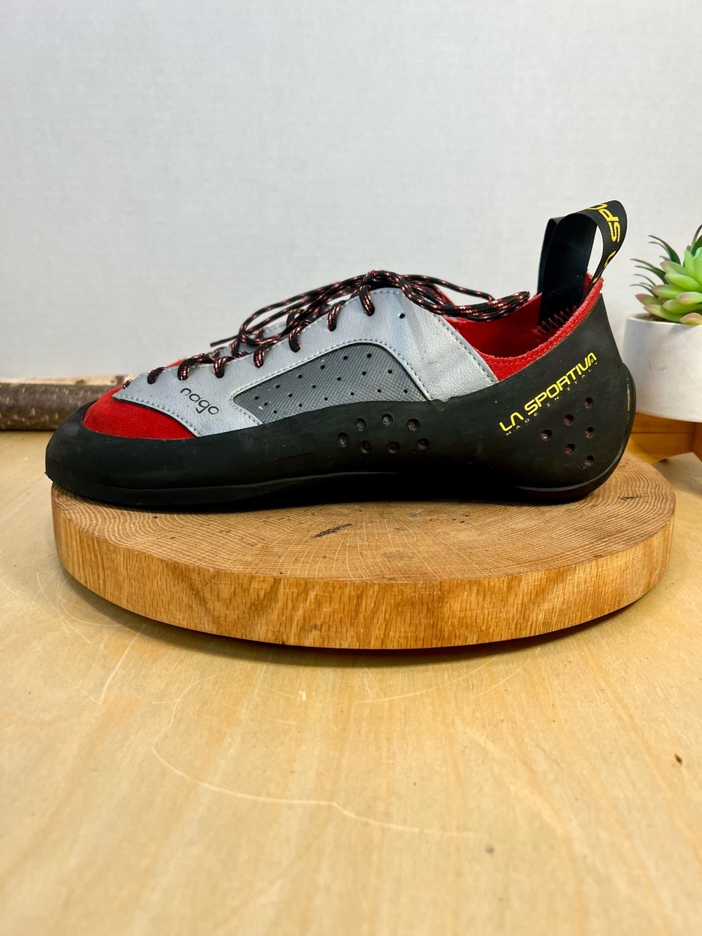 La Sportiva Nago Climbing Shoe made in Italy size 43.5/10.5